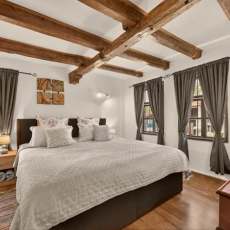 Augusta's Authentic Villa *