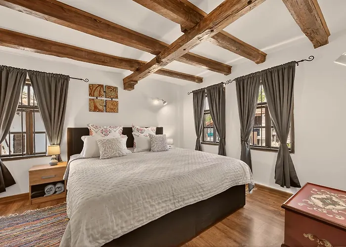 Augusta's Authentic Villa *